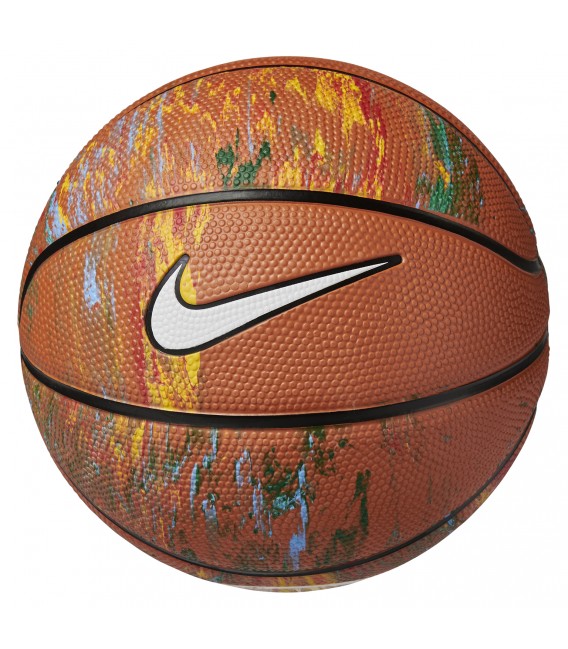 Nike accessories dominate 8p 2025